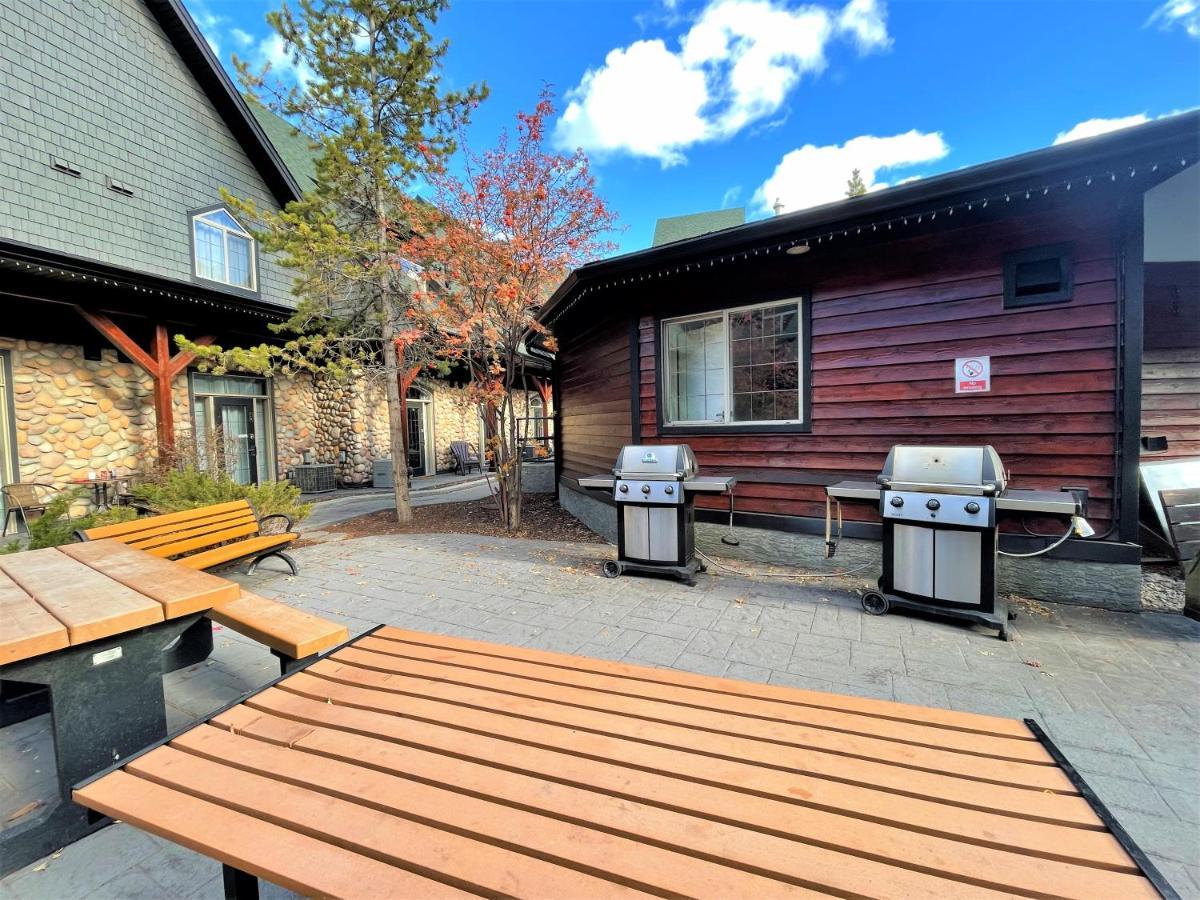 Renovated Chalet At Mystic Springs, Mountain Views, Pets Welcome! 캔모어 외부 사진