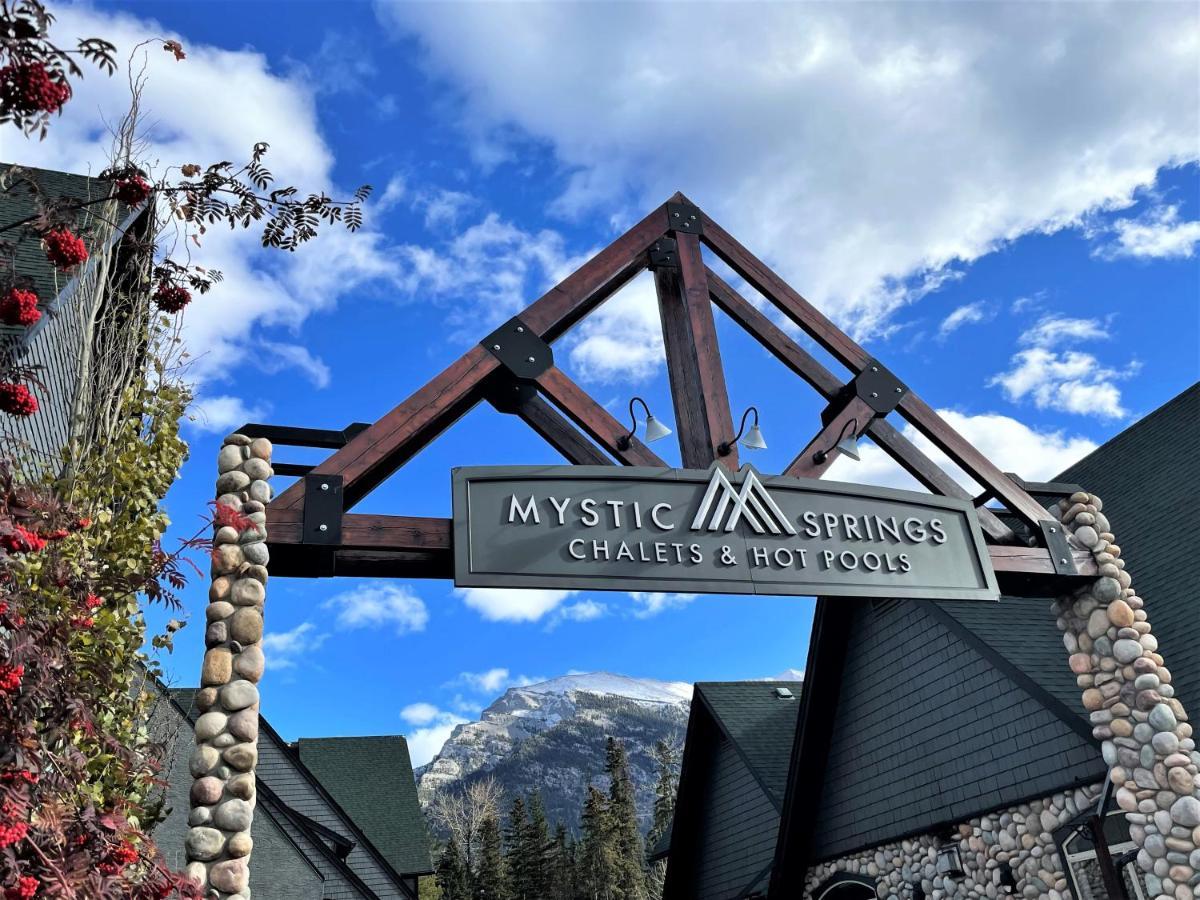 Renovated Chalet At Mystic Springs, Mountain Views, Pets Welcome! 캔모어 외부 사진