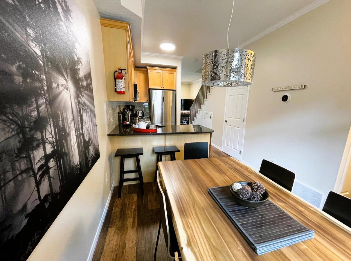 Renovated Chalet At Mystic Springs, Mountain Views, Pets Welcome! 캔모어 외부 사진