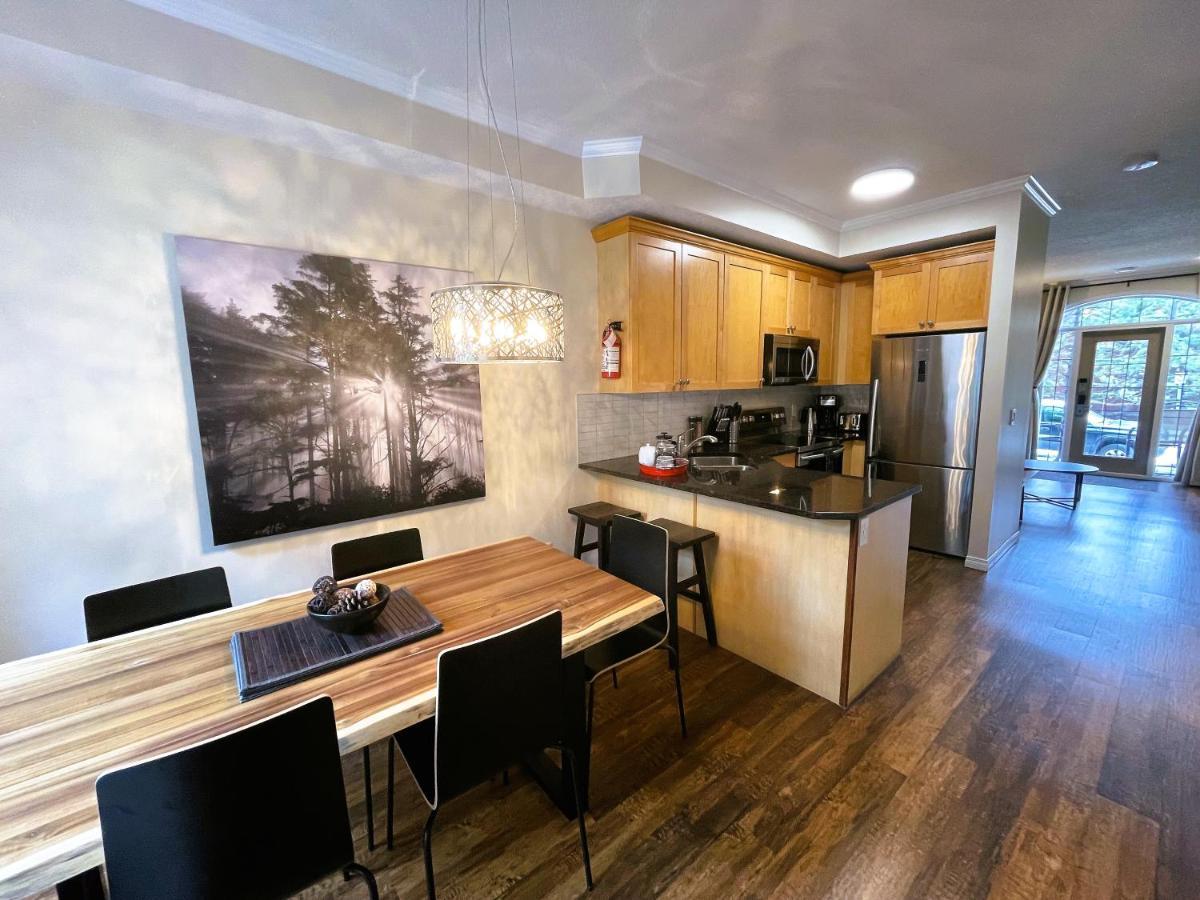 Renovated Chalet At Mystic Springs, Mountain Views, Pets Welcome! 캔모어 외부 사진