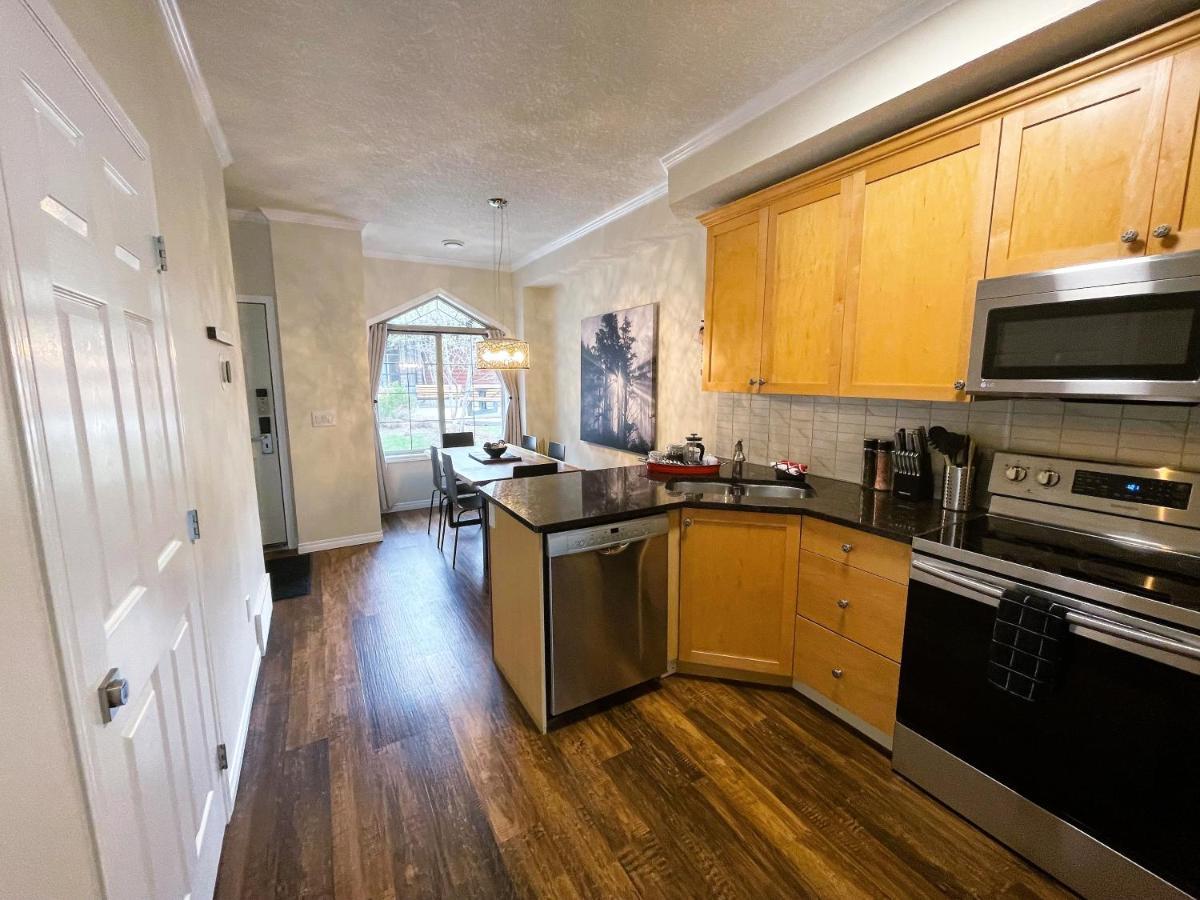 Renovated Chalet At Mystic Springs, Mountain Views, Pets Welcome! 캔모어 외부 사진