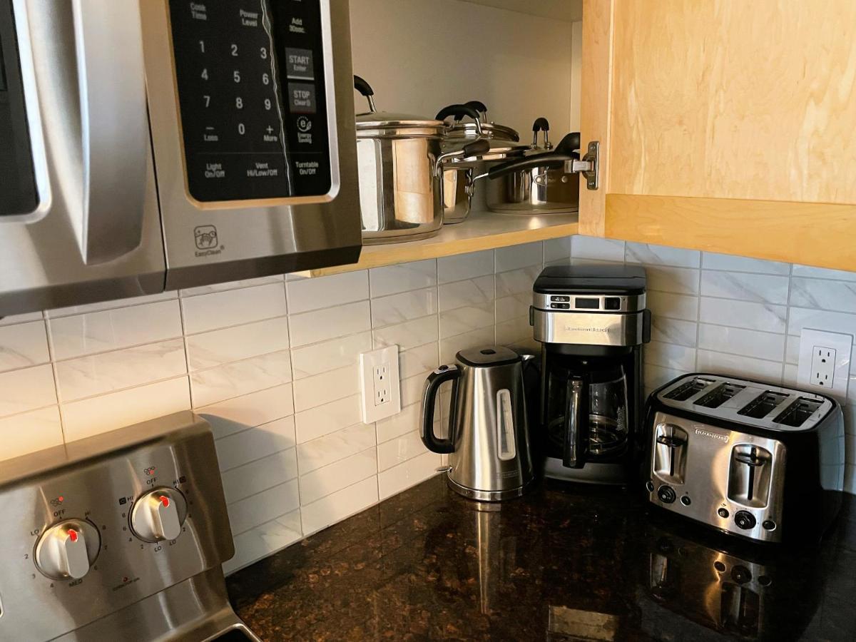 Renovated Chalet At Mystic Springs, Mountain Views, Pets Welcome! 캔모어 외부 사진