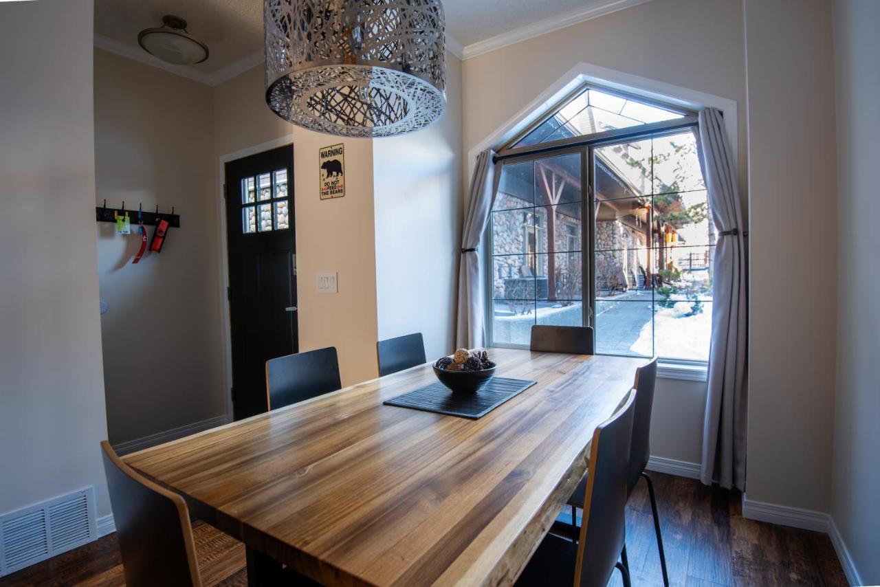 Renovated Chalet At Mystic Springs, Mountain Views, Pets Welcome! 캔모어 외부 사진