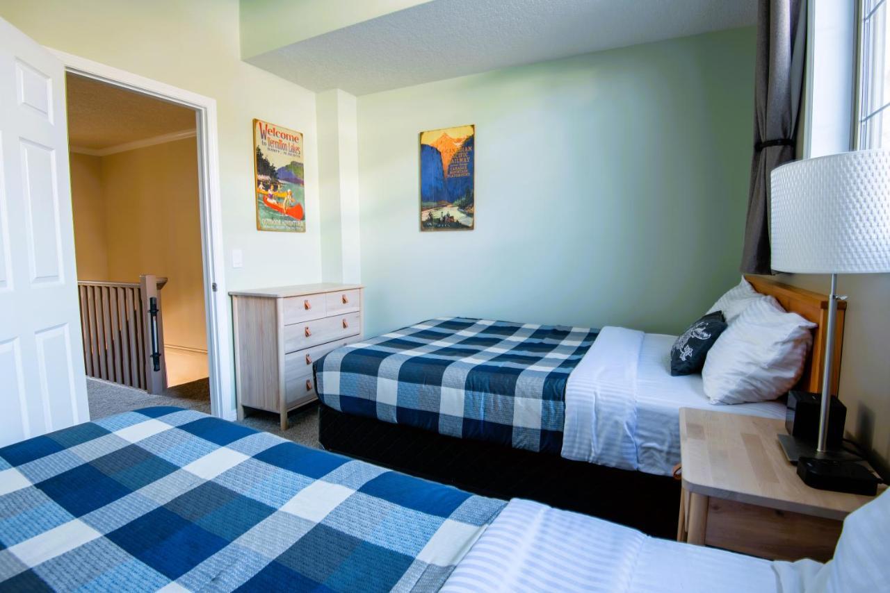 Renovated Chalet At Mystic Springs, Mountain Views, Pets Welcome! 캔모어 외부 사진